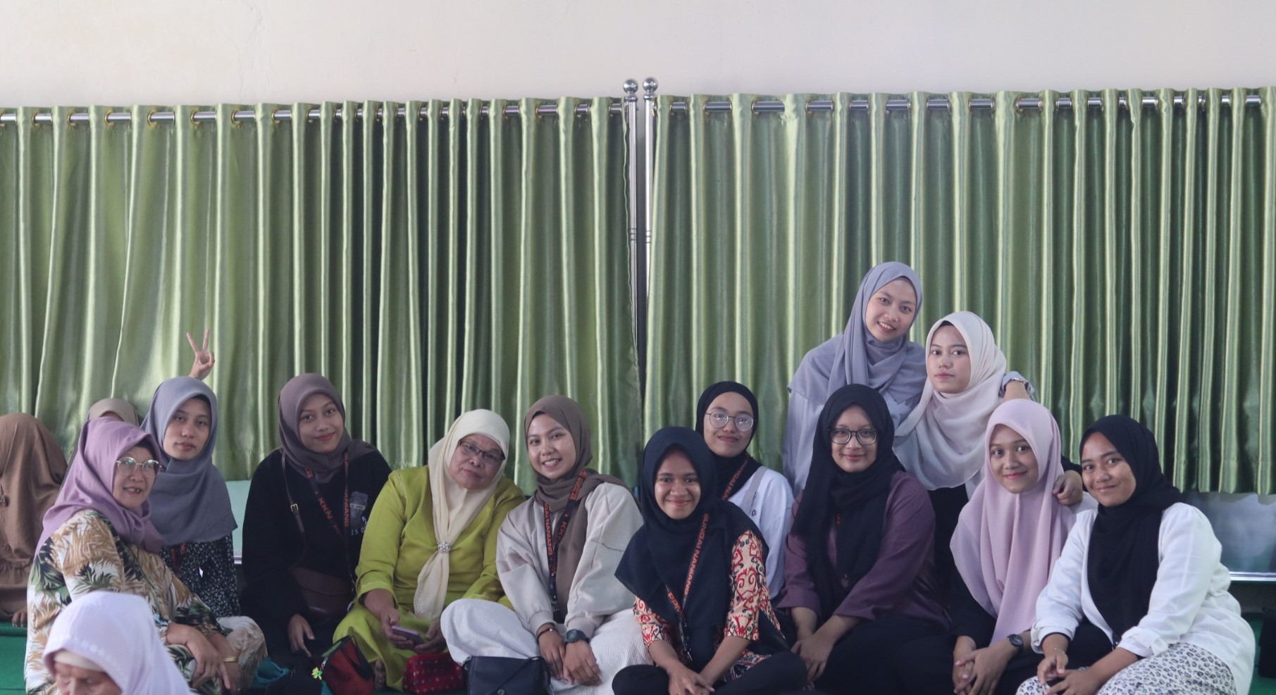 Kebersamaan Mahasiswa KKN UNAND dengan Jamaah Wirid